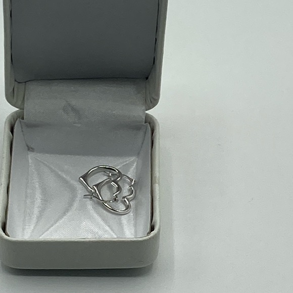 10k White Gold Heart Shaped Hoop Earrings - Picture 4 of 4